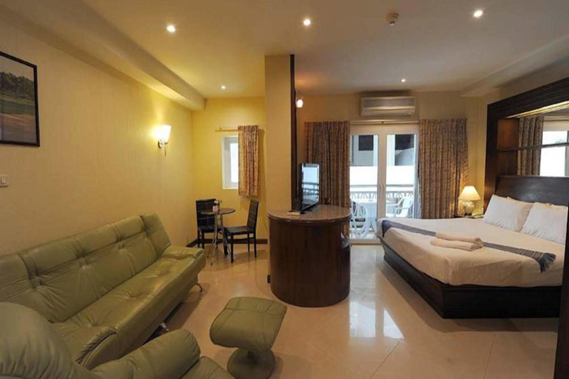 Whitehouse Condotel Pattaya Bagian luar foto