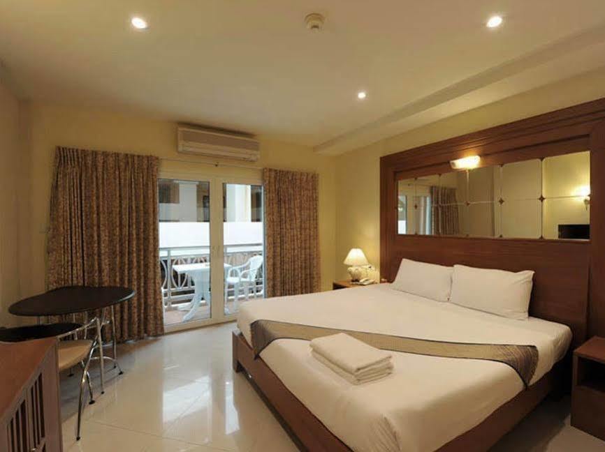 Whitehouse Condotel Pattaya Bagian luar foto