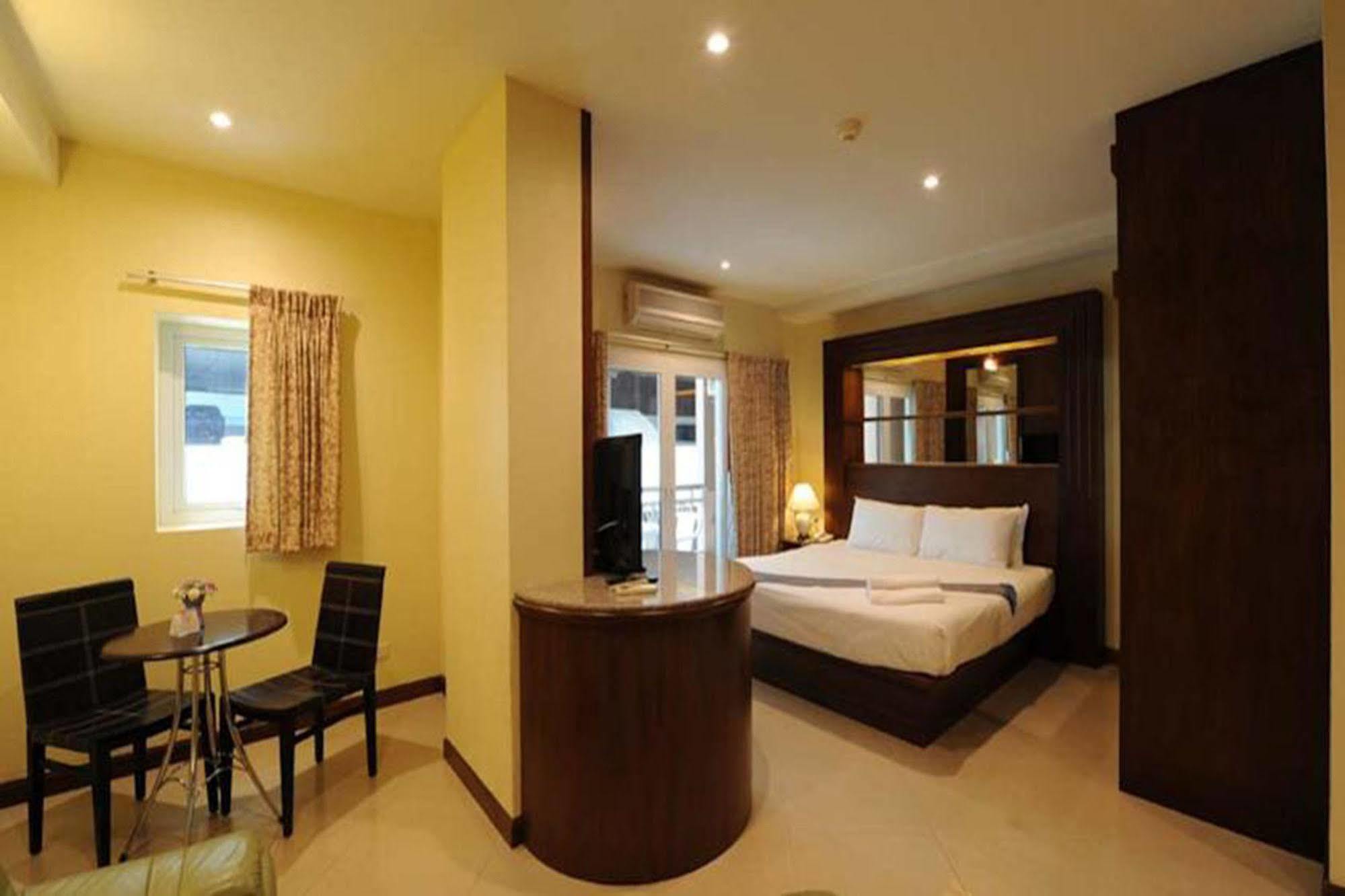 Whitehouse Condotel Pattaya Bagian luar foto